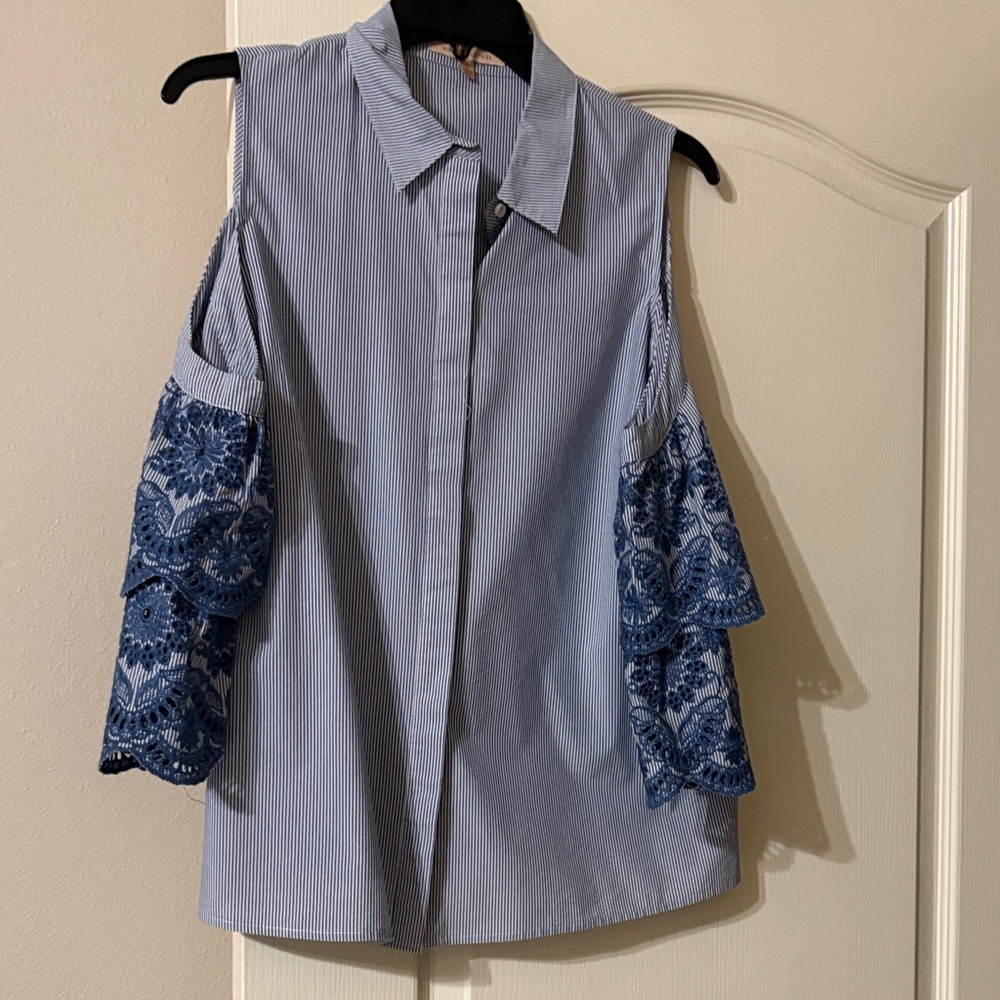 Gibson Latimer Blue Striped Blouse with Lace Accents